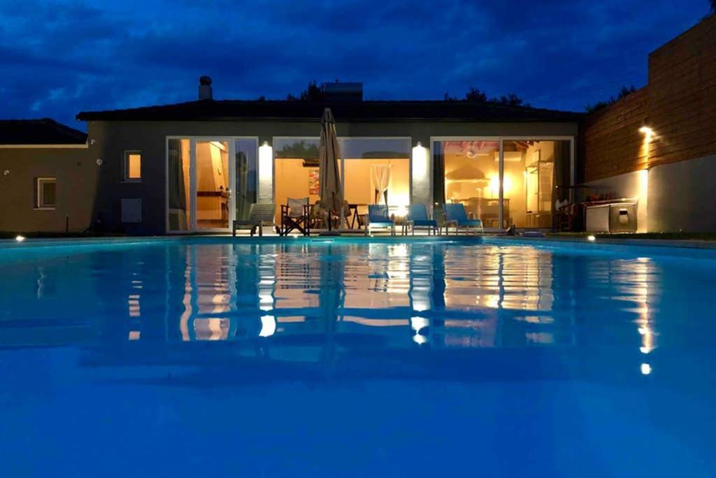Sunlit Pool House Βίλα Ποσειδωνία Εξωτερικό φωτογραφία